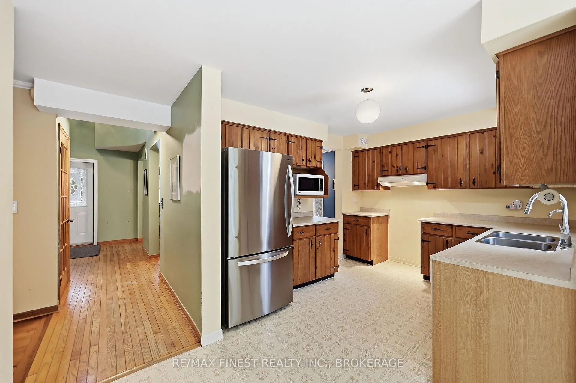 Photo 16 of 572 River Ridge Drive, Kingston, City North of 401 — HOMEH