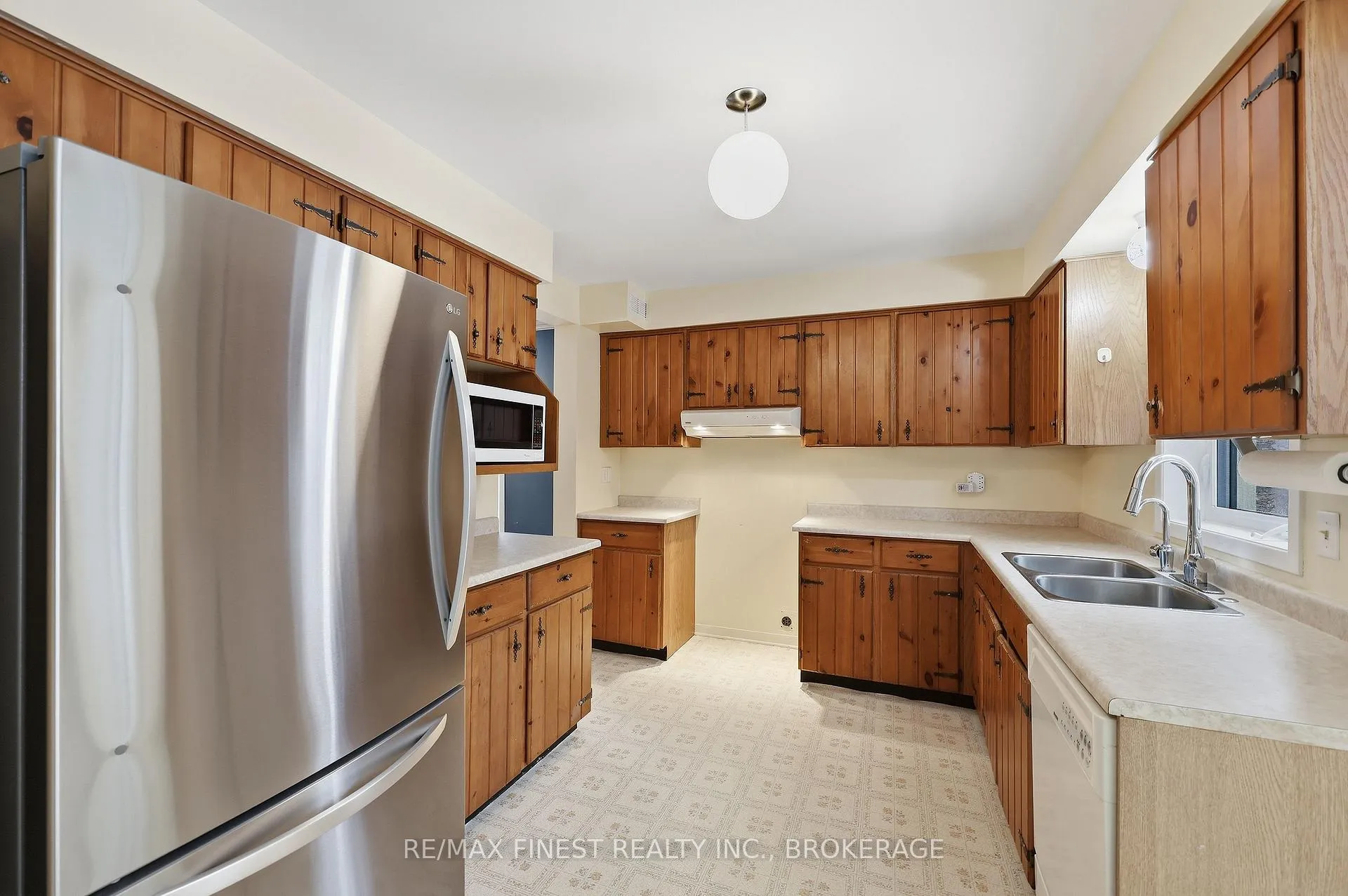 Photo 17 of 572 River Ridge Drive, Kingston, City North of 401 — HOMEH