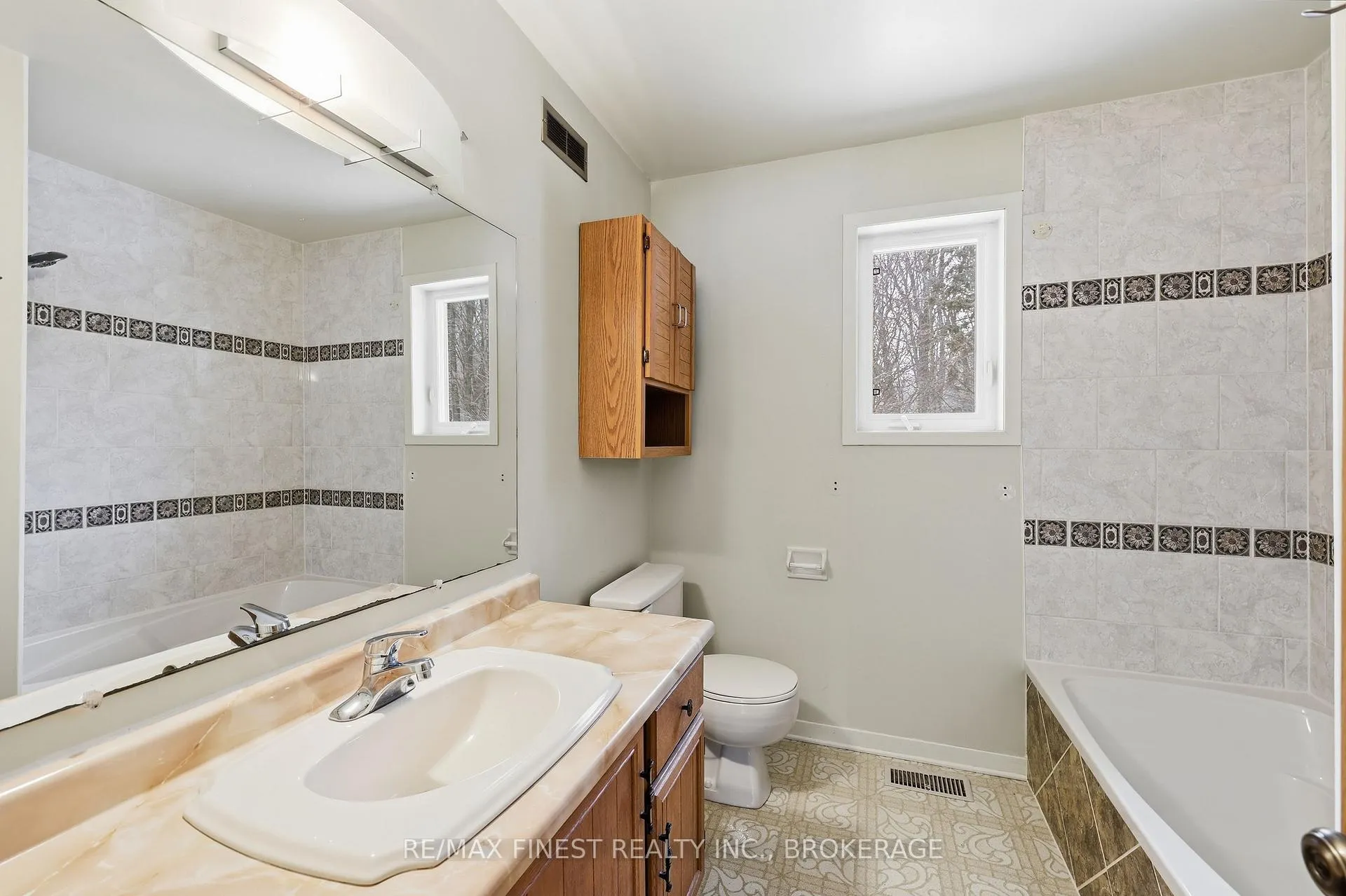 Photo 35 of 572 River Ridge Drive, Kingston, City North of 401 — HOMEH