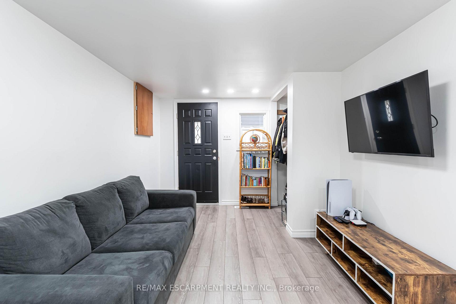 Photo 6 of 284 Paling Avenue, Hamilton, Homeside — HOMEH