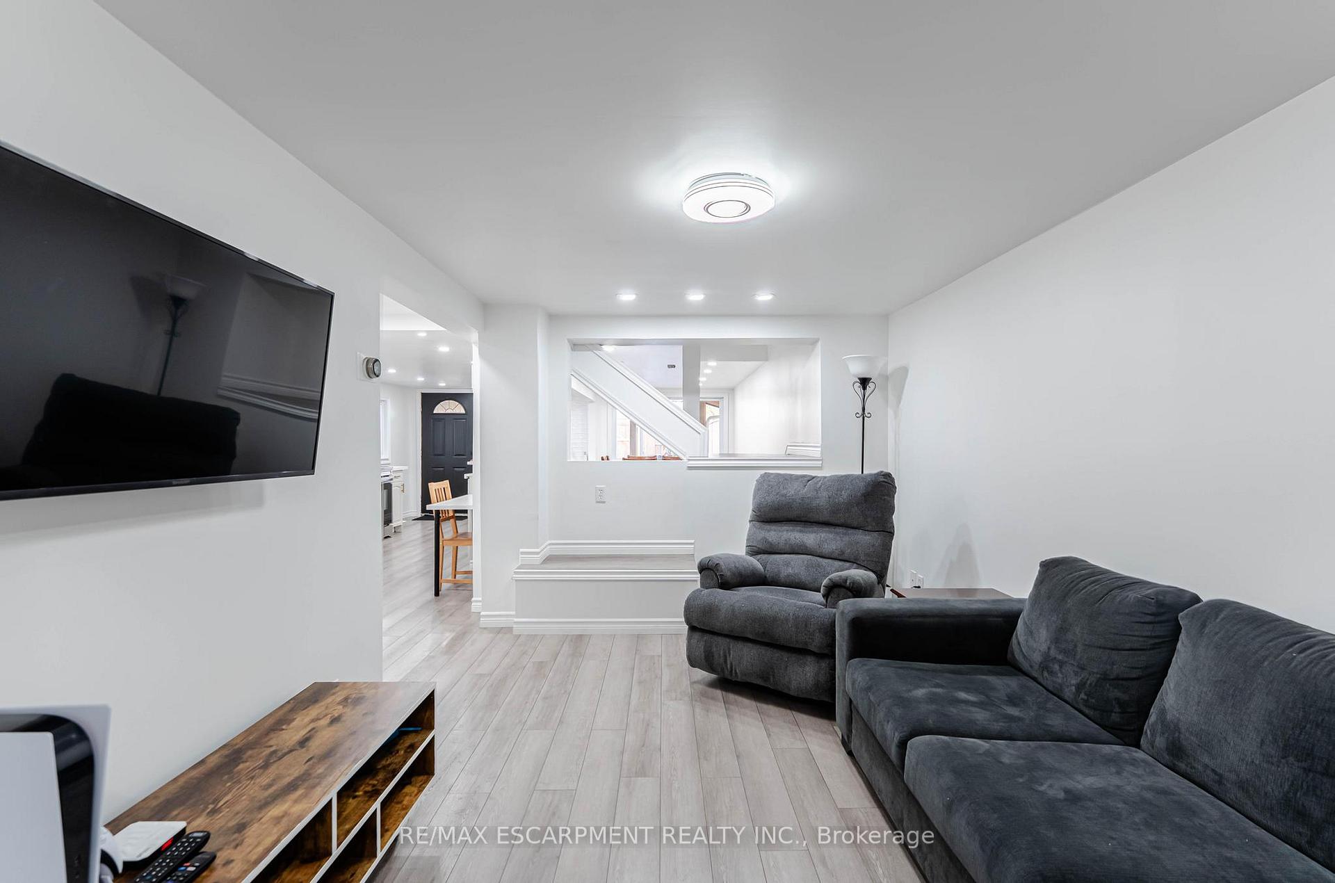 Photo 7 of 284 Paling Avenue, Hamilton, Homeside — HOMEH
