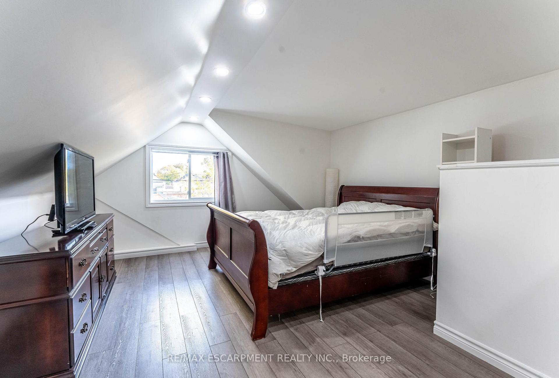Photo 20 of 284 Paling Avenue, Hamilton, Homeside — HOMEH