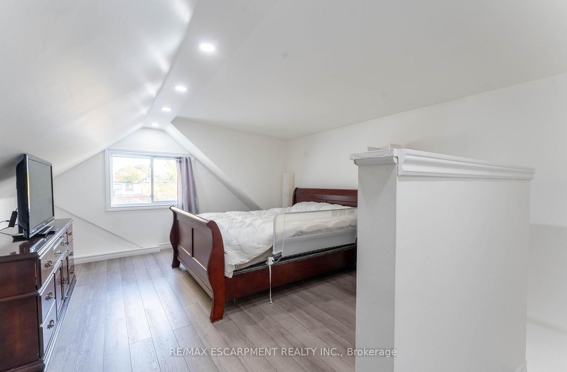 Photo 21 of 284 Paling Avenue, Hamilton, Homeside — HOMEH