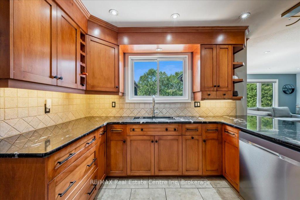 Photo 14 of 44 Glenburnie Drive, Guelph, Grange Road — HOMEH