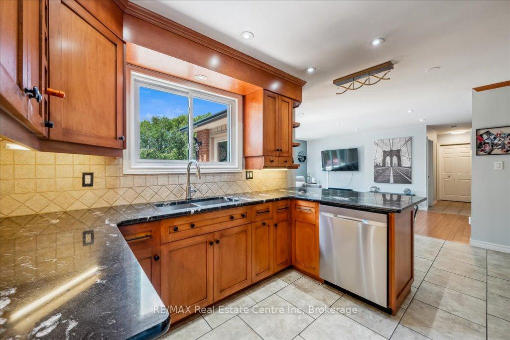 Photo 15 of 44 Glenburnie Drive, Guelph, Grange Road — HOMEH