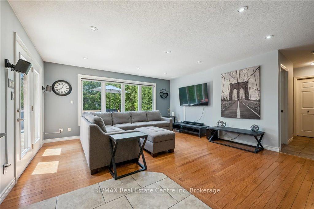 Photo 17 of 44 Glenburnie Drive, Guelph, Grange Road — HOMEH