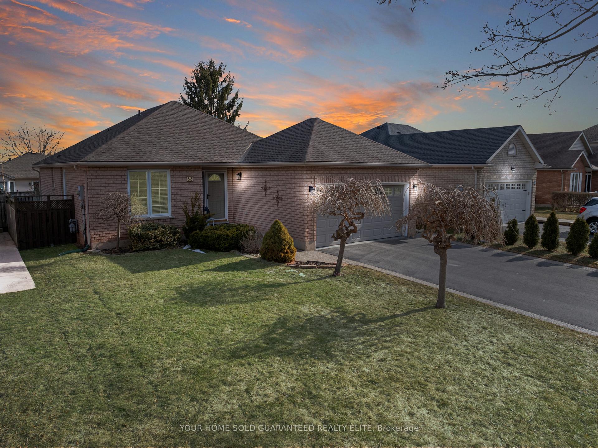 Photo 2 of 88 Colonial Crescent, Grimsby, Grimsby East — HOMEH