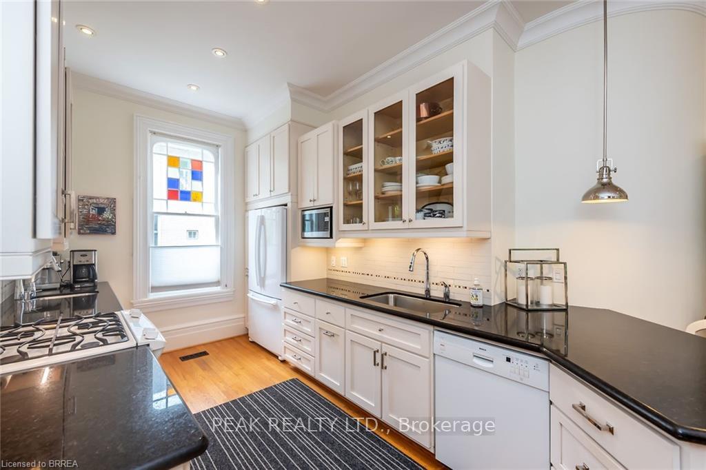 Photo 9 of 197 Grand River Street N, Brant, Paris — HOMEH