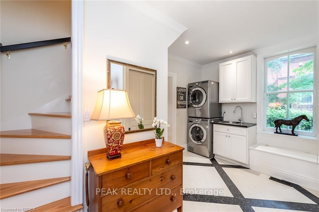 Photo 10 of 197 Grand River Street N, Brant, Paris — HOMEH