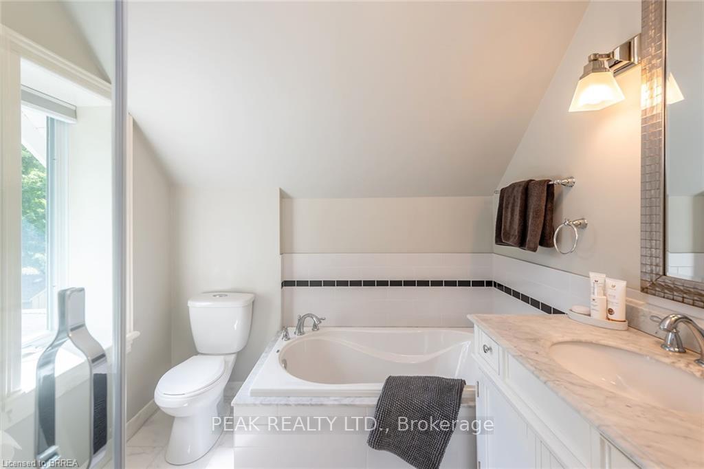 Photo 20 of 197 Grand River Street N, Brant, Paris — HOMEH
