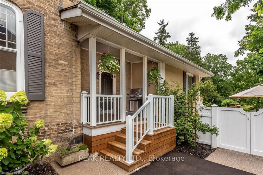 Photo 27 of 197 Grand River Street N, Brant, Paris — HOMEH