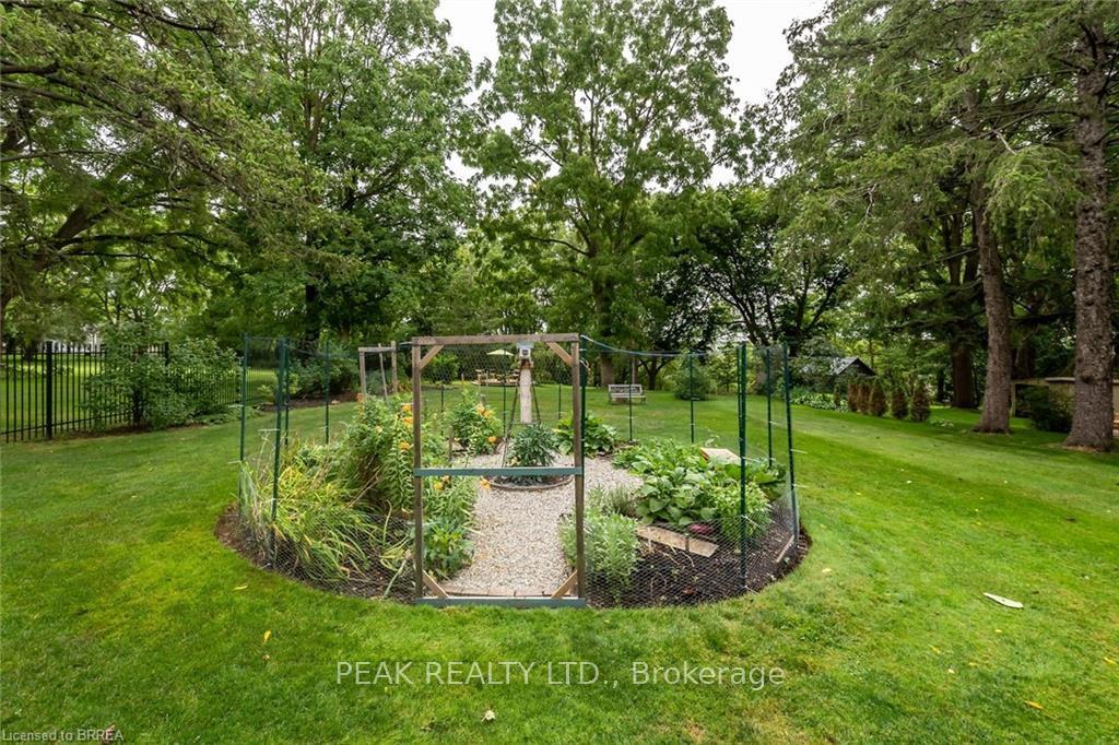 Photo 24 of 197 Grand River Street N, Brant, Paris — HOMEH