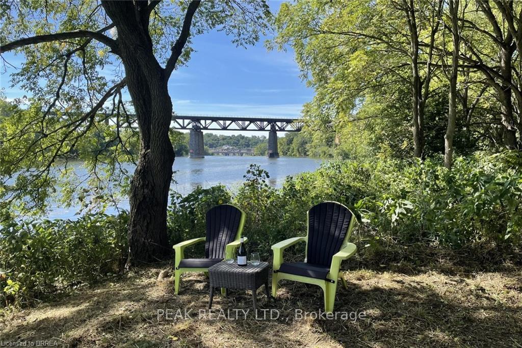 Photo 29 of 197 Grand River Street N, Brant, Paris — HOMEH