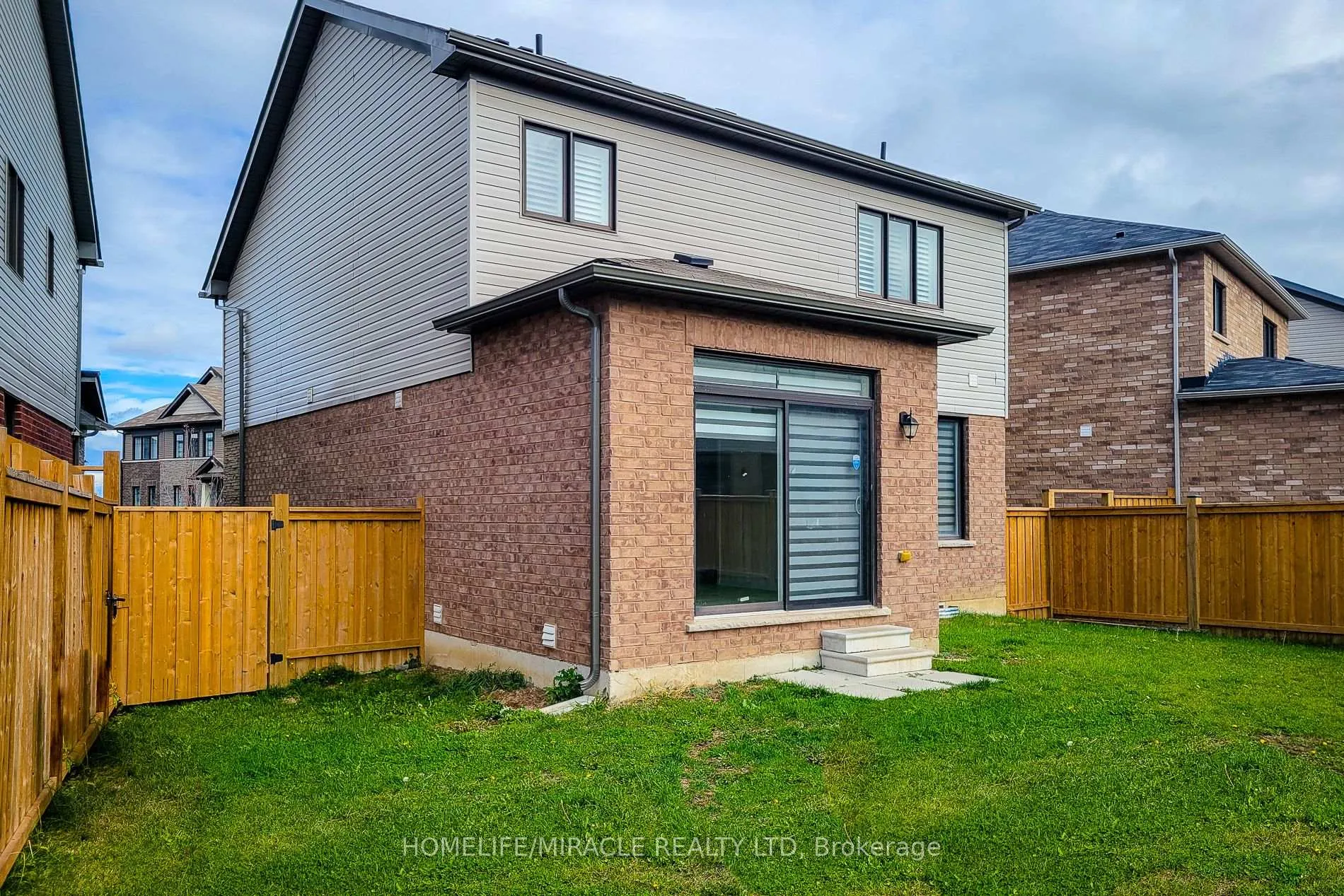 Photo 4 of 63 Magdalena Street, Hamilton, Stoney Creek Mountain — HOMEH