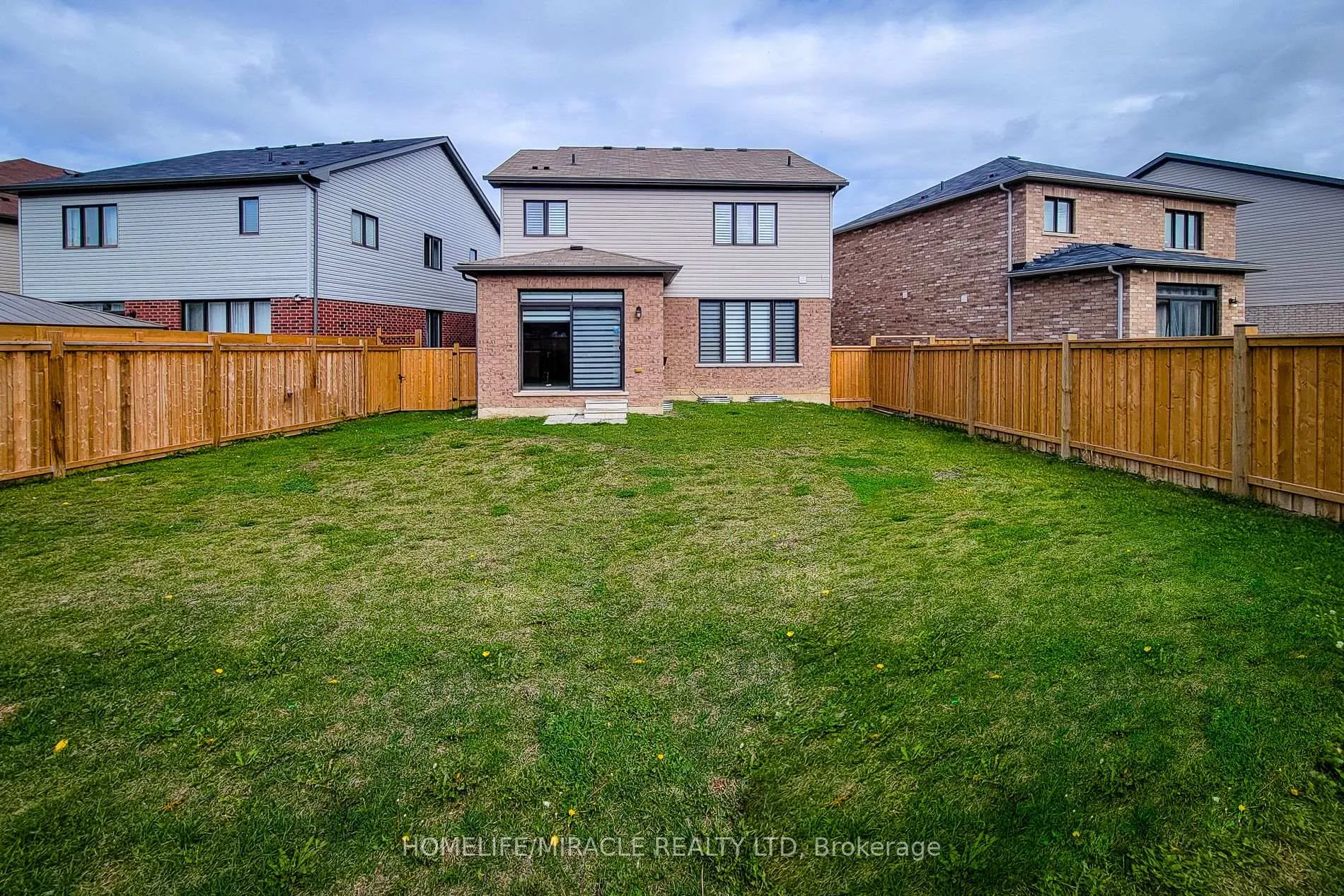 Photo 5 of 63 Magdalena Street, Hamilton, Stoney Creek Mountain — HOMEH