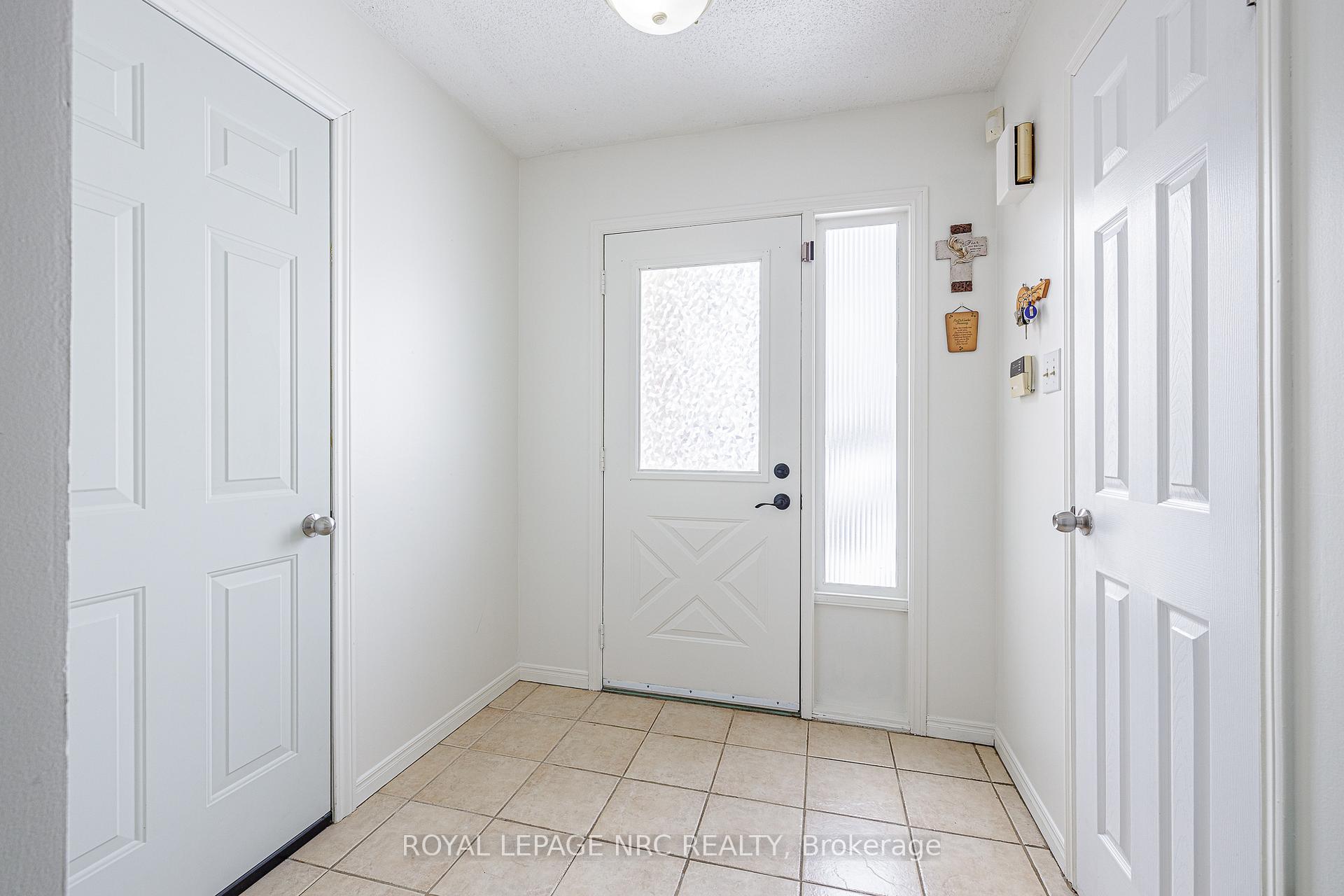 Photo 5 of 57 Bayview Drive, Grimsby, Grimsby Beach — HOMEH