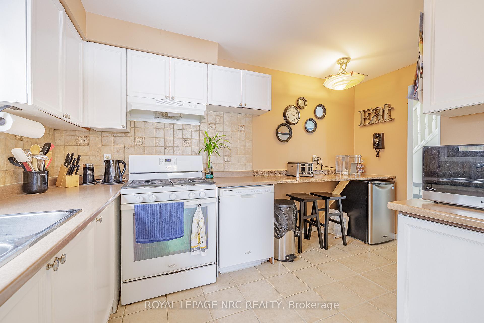 Photo 17 of 57 Bayview Drive, Grimsby, Grimsby Beach — HOMEH