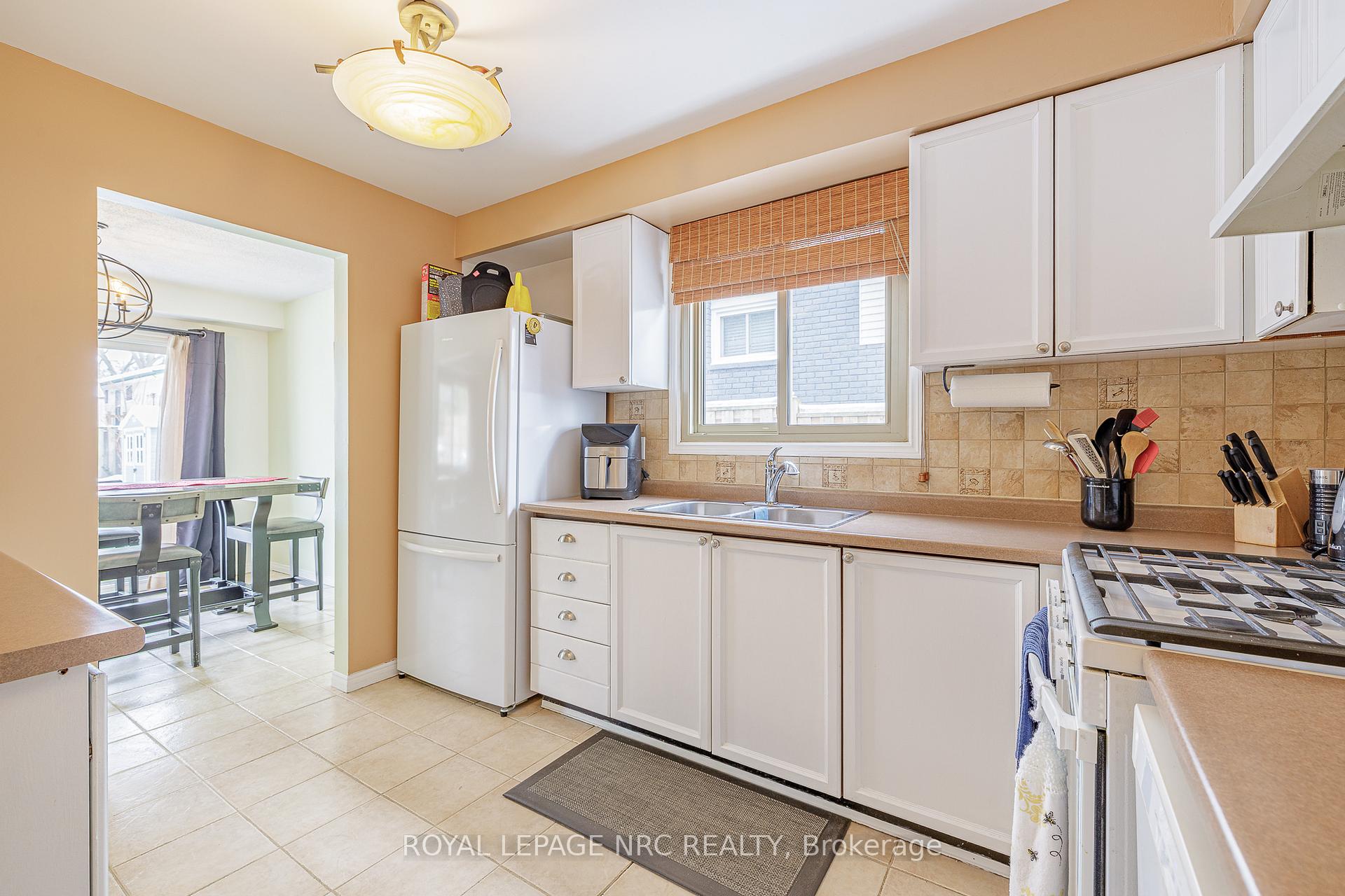Photo 18 of 57 Bayview Drive, Grimsby, Grimsby Beach — HOMEH