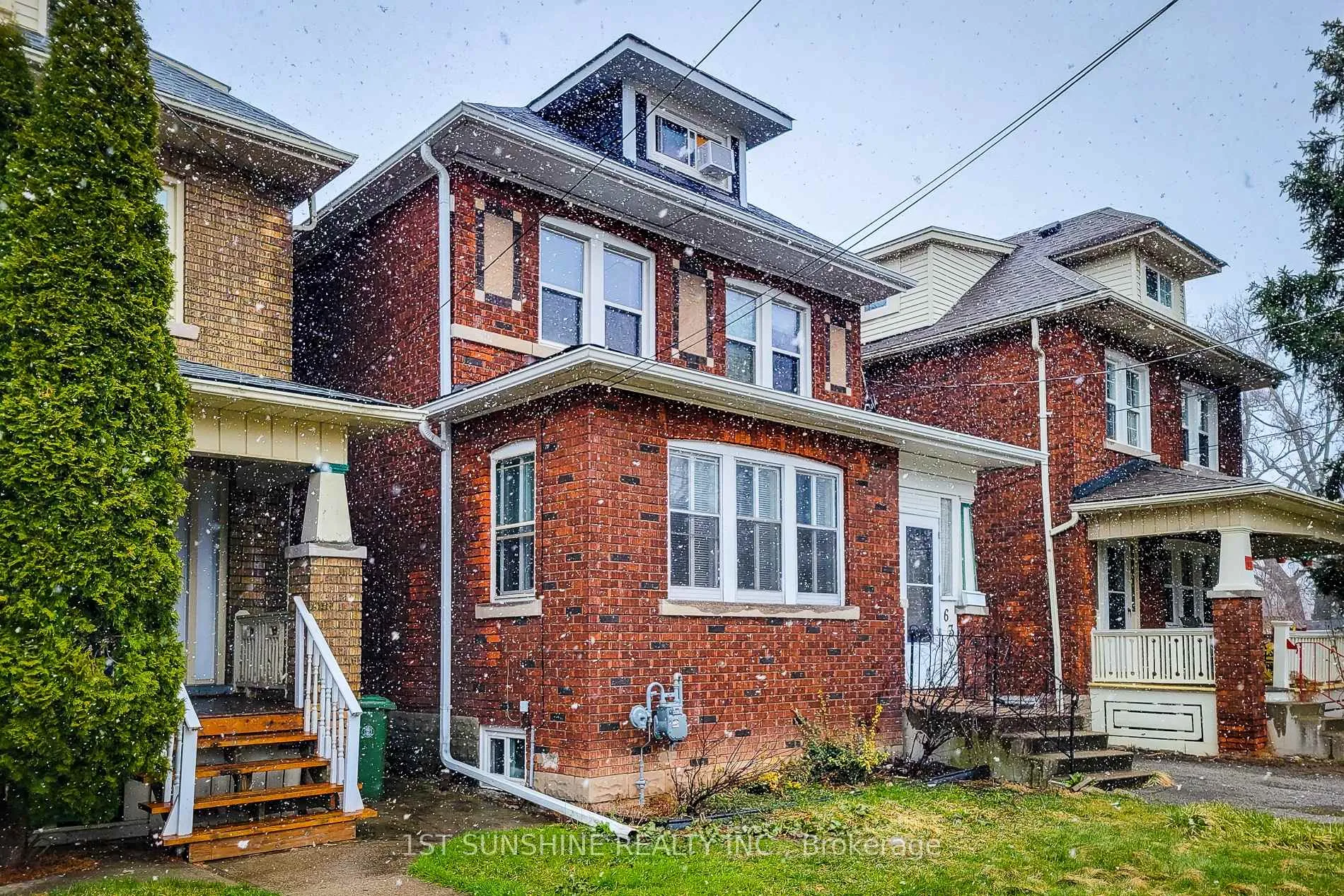 Photo 3 of 63 Paisley Avenue S, Hamilton, Westdale — HOMEH