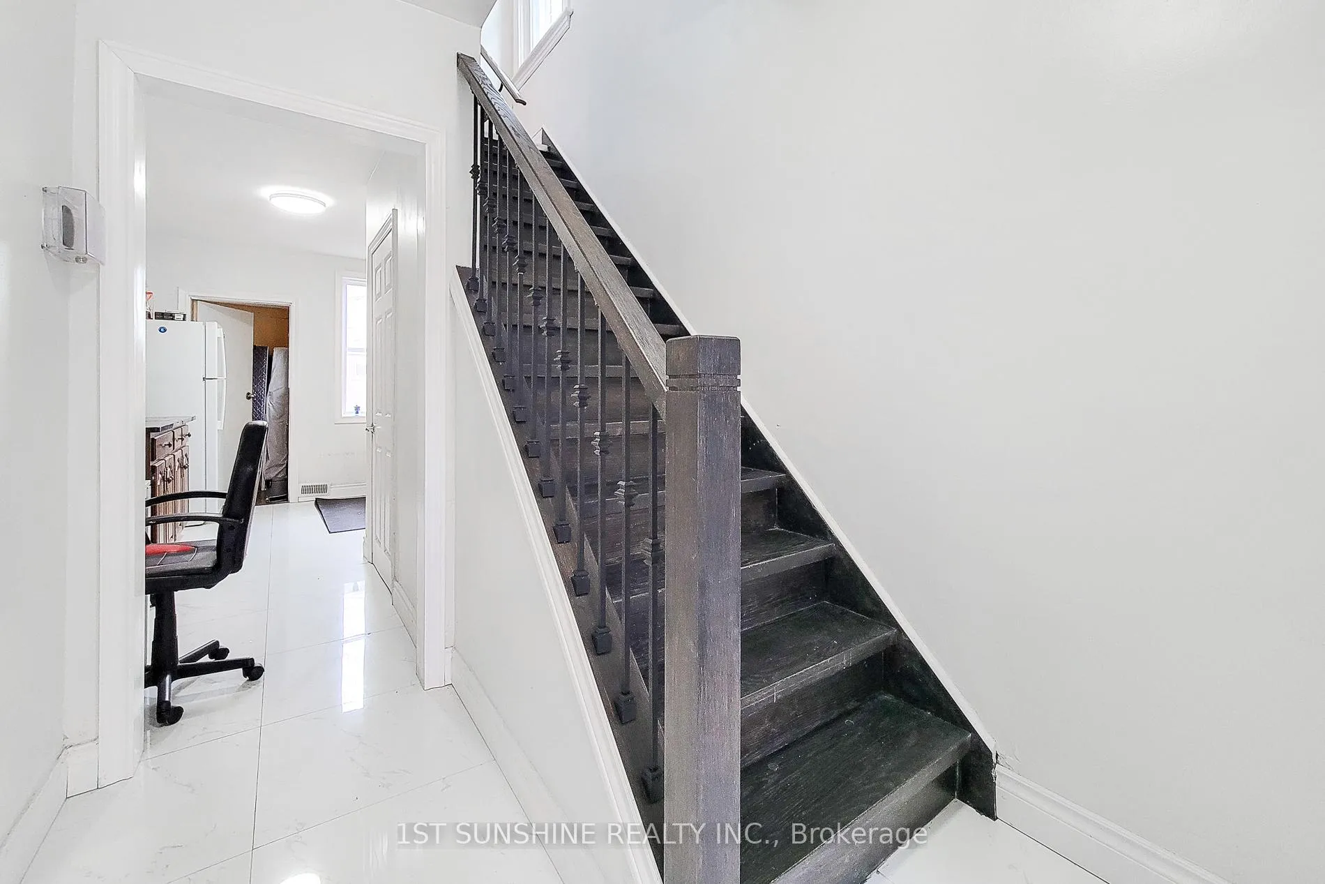 Photo 4 of 63 Paisley Avenue S, Hamilton, Westdale — HOMEH