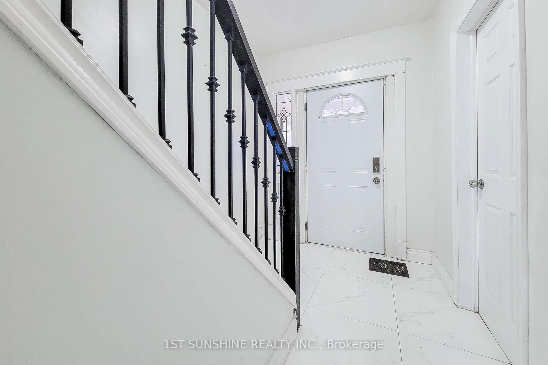 Photo 5 of 63 Paisley Avenue S, Hamilton, Westdale — HOMEH