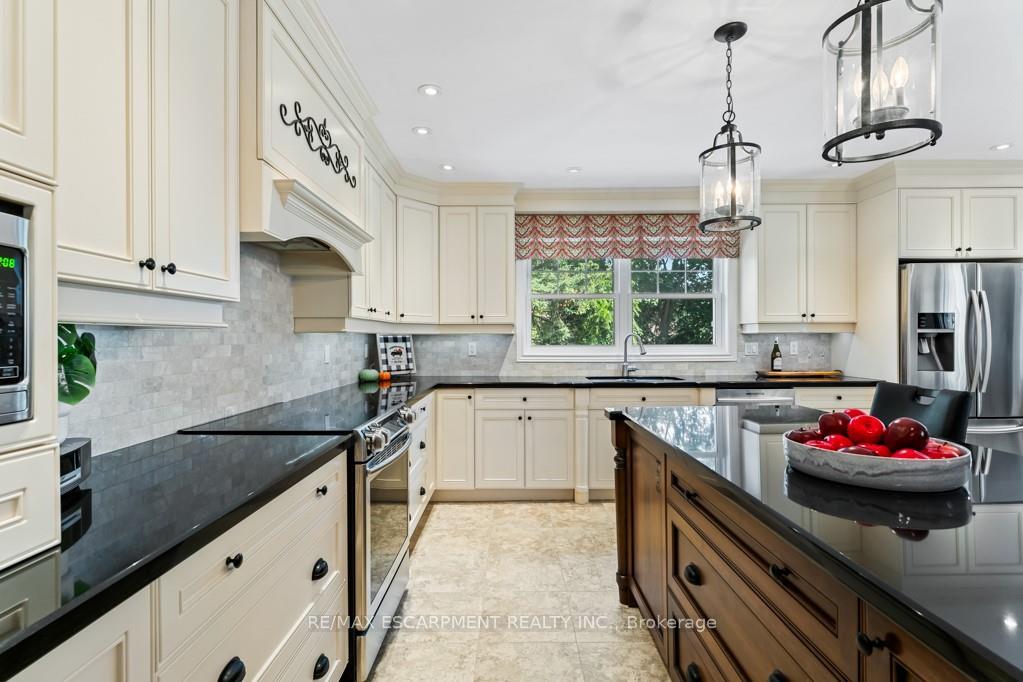 Photo 11 of 196 Dundas Street E, Hamilton, Waterdown — HOMEH