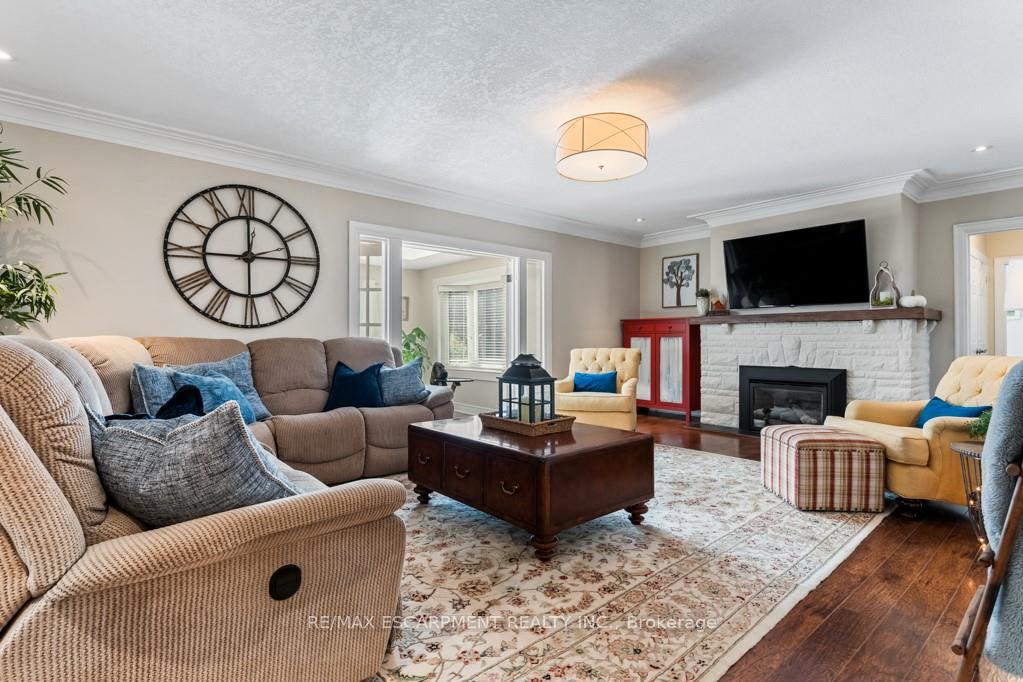 Photo 14 of 196 Dundas Street E, Hamilton, Waterdown — HOMEH