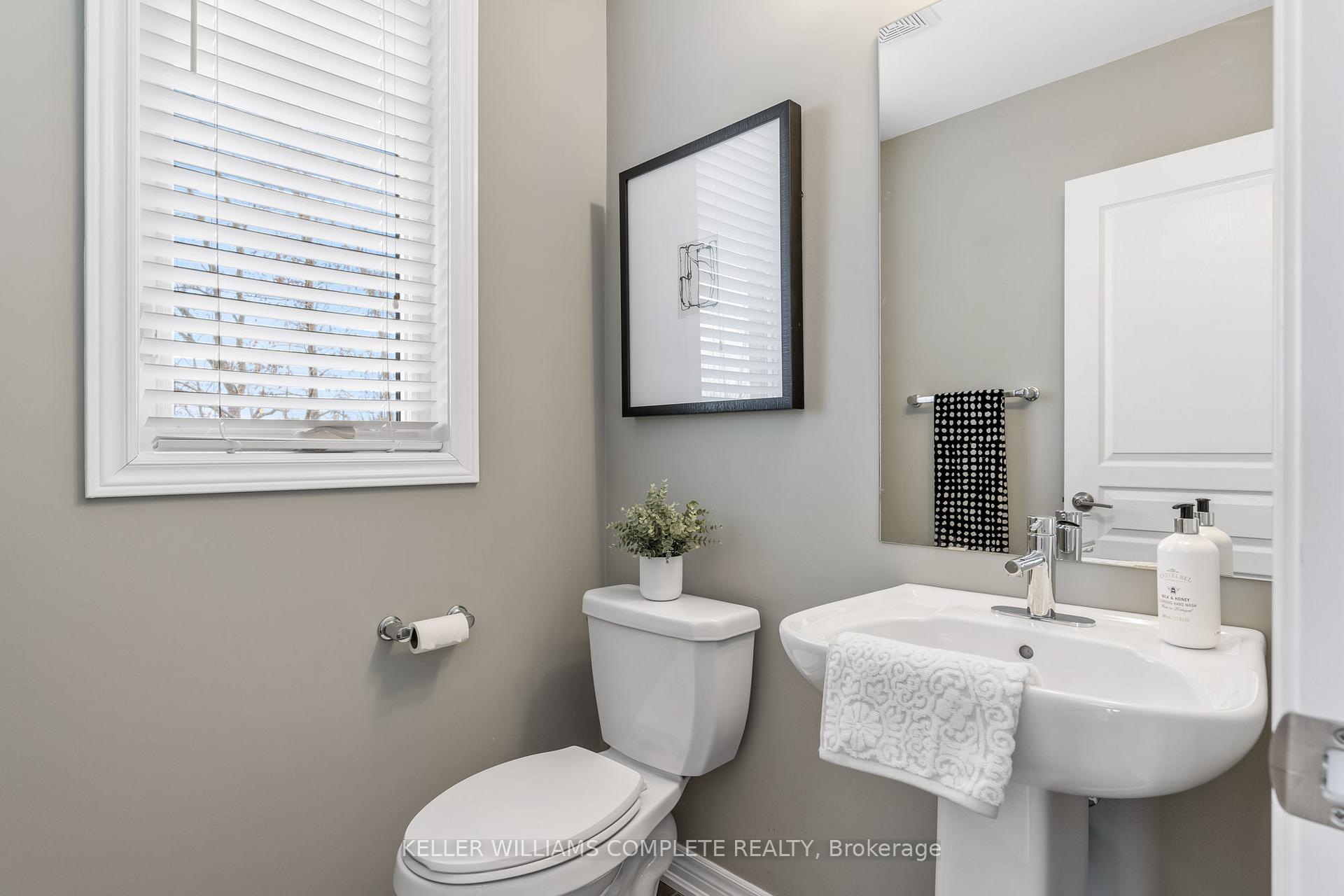 Photo 18 of 28 Pierre Trudeau Lane, Grimsby, Grimsby Beach — HOMEH
