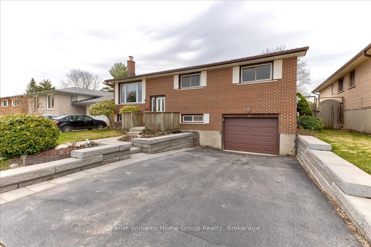 Photo 3 of 18 Matthew Drive, Guelph, Willow West/Sugarbush/West Acres — HOMEH