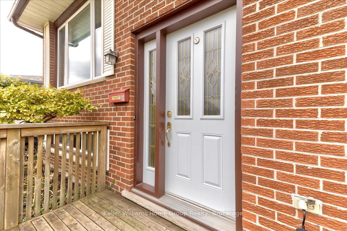 Photo 4 of 18 Matthew Drive, Guelph, Willow West/Sugarbush/West Acres — HOMEH