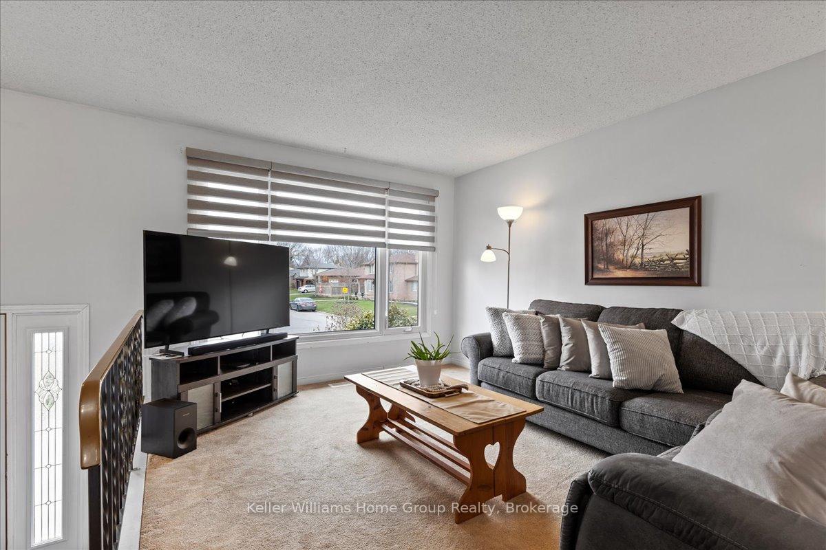 Photo 8 of 18 Matthew Drive, Guelph, Willow West/Sugarbush/West Acres — HOMEH