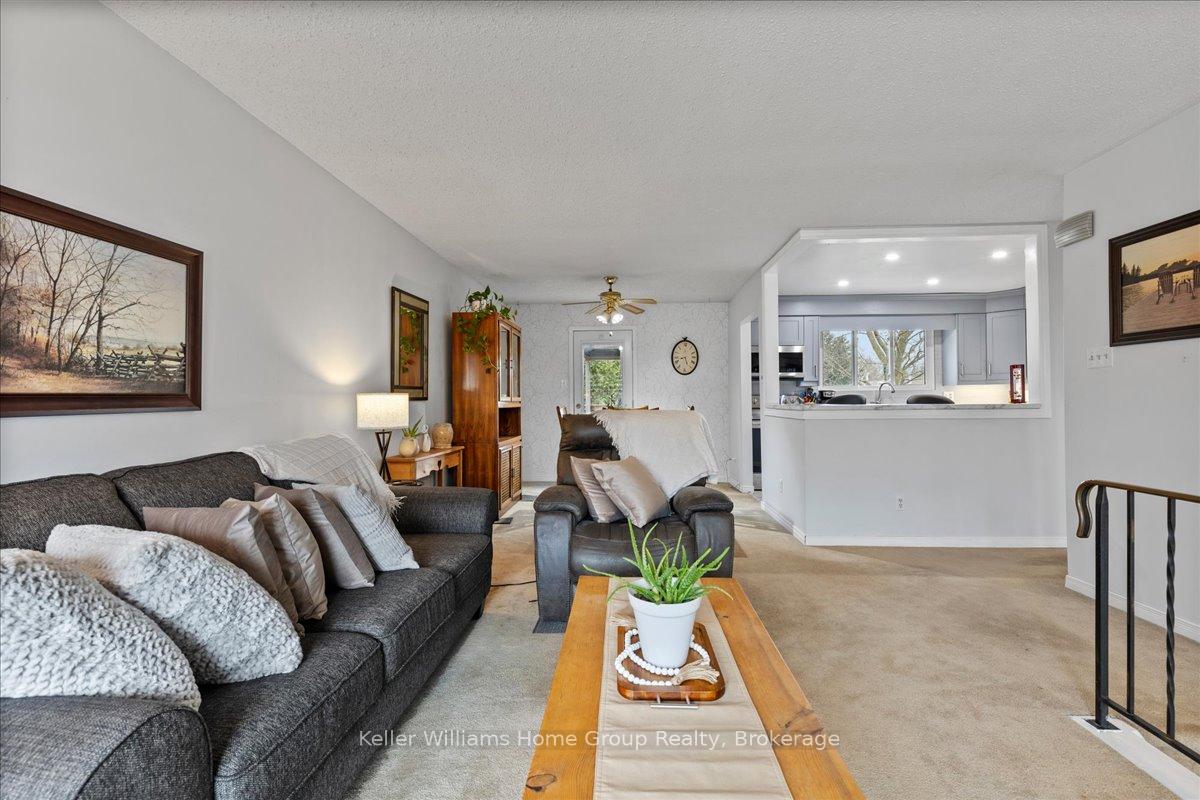 Photo 9 of 18 Matthew Drive, Guelph, Willow West/Sugarbush/West Acres — HOMEH