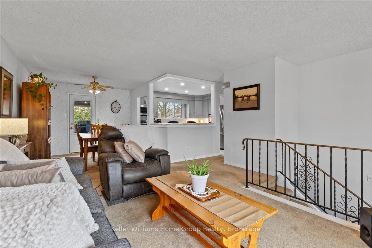 Photo 10 of 18 Matthew Drive, Guelph, Willow West/Sugarbush/West Acres — HOMEH