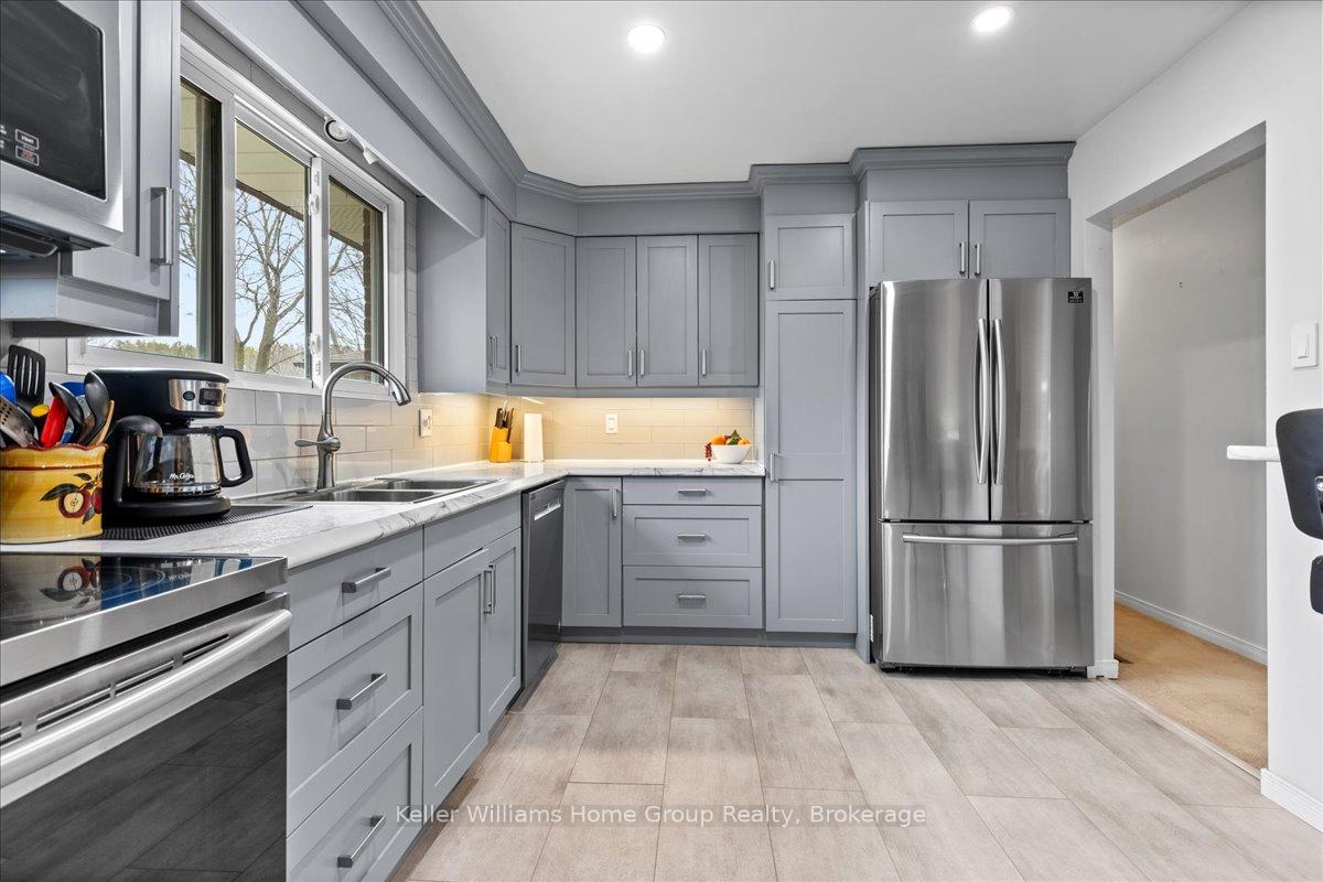 Photo 13 of 18 Matthew Drive, Guelph, Willow West/Sugarbush/West Acres — HOMEH