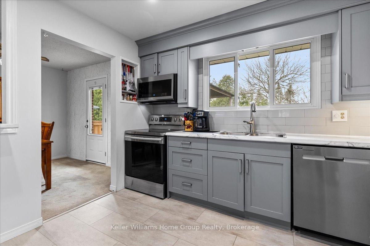 Photo 24 of 18 Matthew Drive, Guelph, Willow West/Sugarbush/West Acres — HOMEH