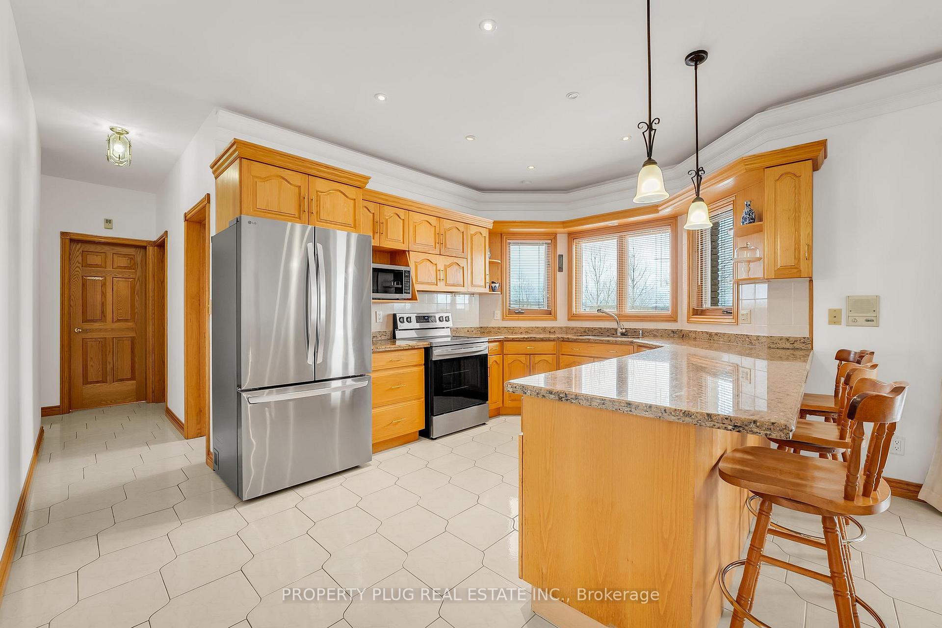 Photo 12 of 457 Mountain Road, Grimsby, Grimsby Escarpment — HOMEH