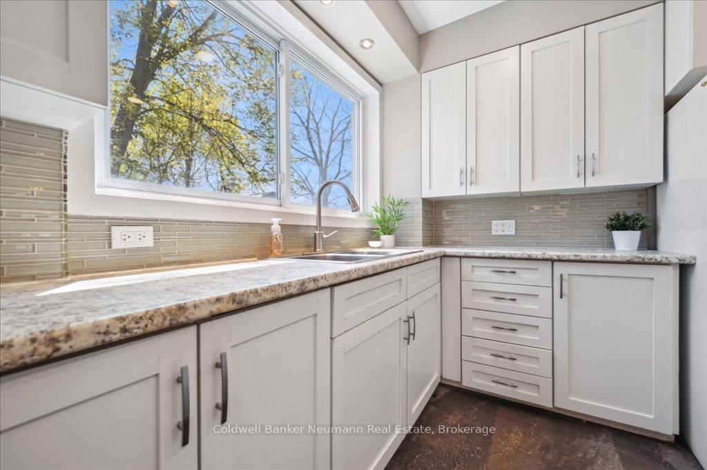 Photo 18 of 298 Suffolk Street W, Guelph, Junction/Onward Willow — HOMEH