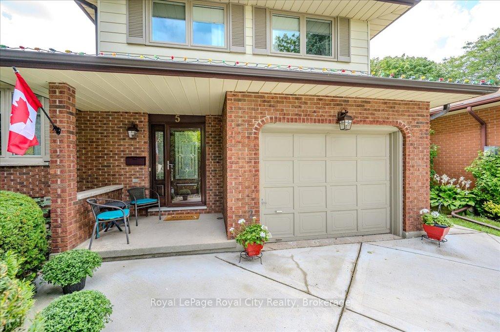 Photo 3 of 5 Cabot Court, Guelph, Kortright West — HOMEH