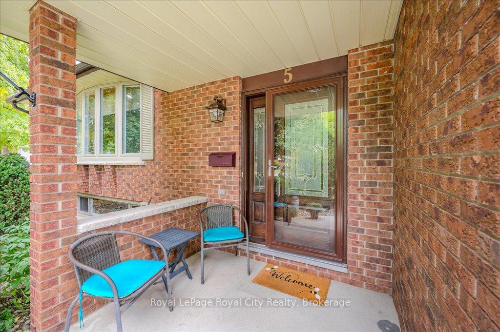 Photo 4 of 5 Cabot Court, Guelph, Kortright West — HOMEH