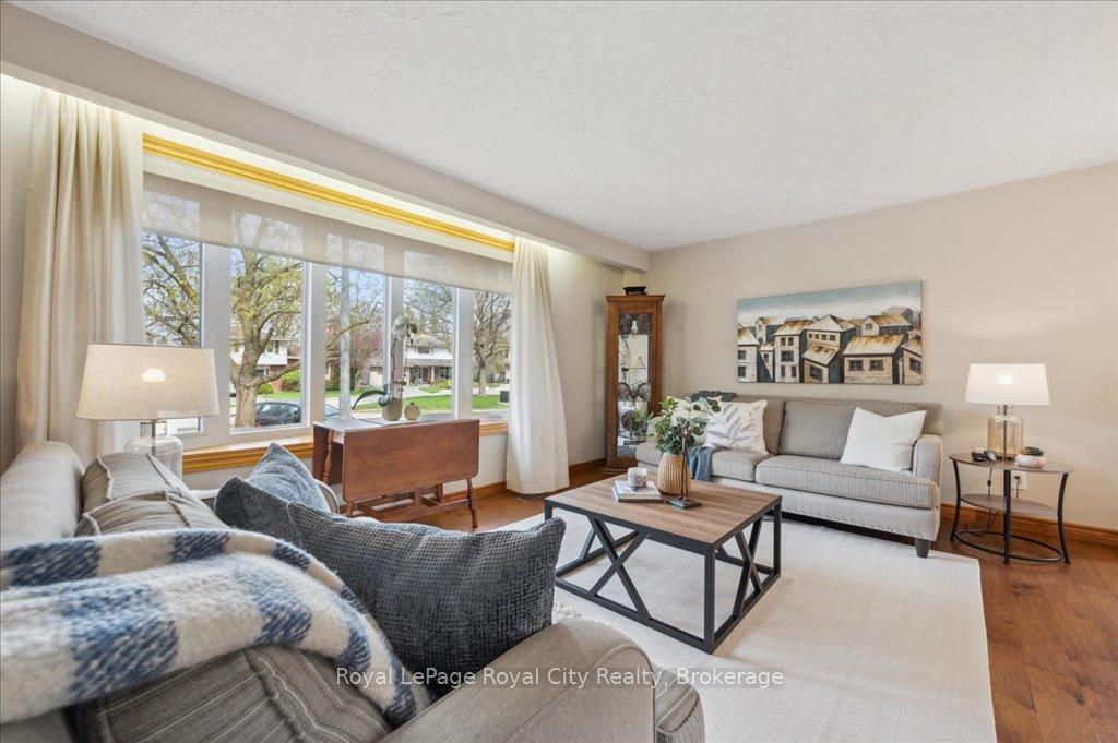 Photo 7 of 5 Cabot Court, Guelph, Kortright West — HOMEH