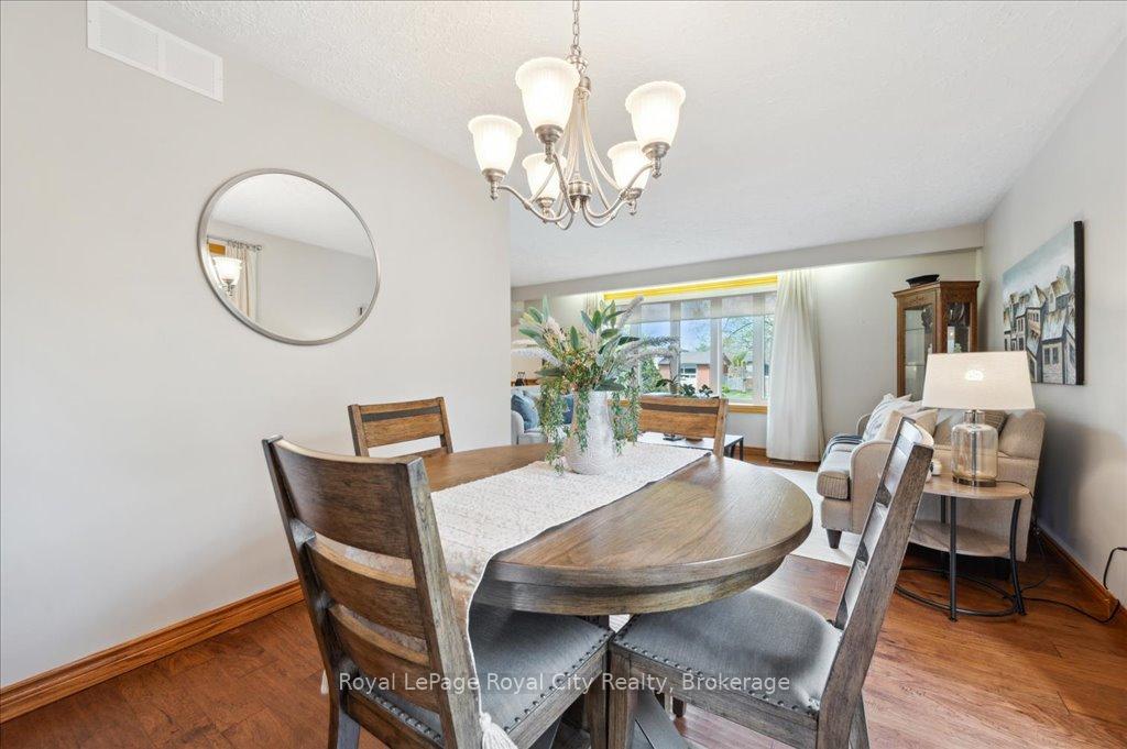 Photo 10 of 5 Cabot Court, Guelph, Kortright West — HOMEH