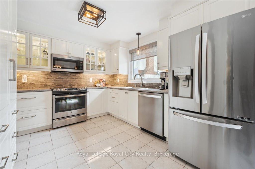 Photo 11 of 5 Cabot Court, Guelph, Kortright West — HOMEH