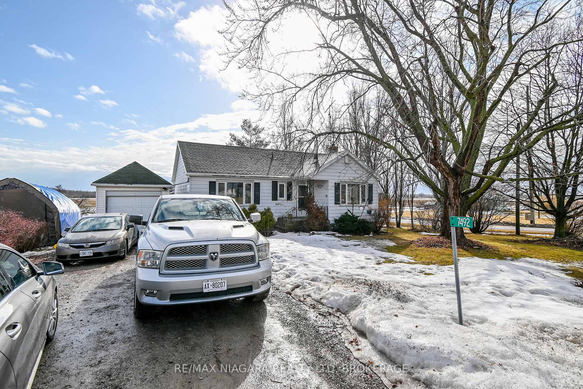 Photo 2 of 7492 Mud Street W, Grimsby, Grimsby Escarpment — HOMEH