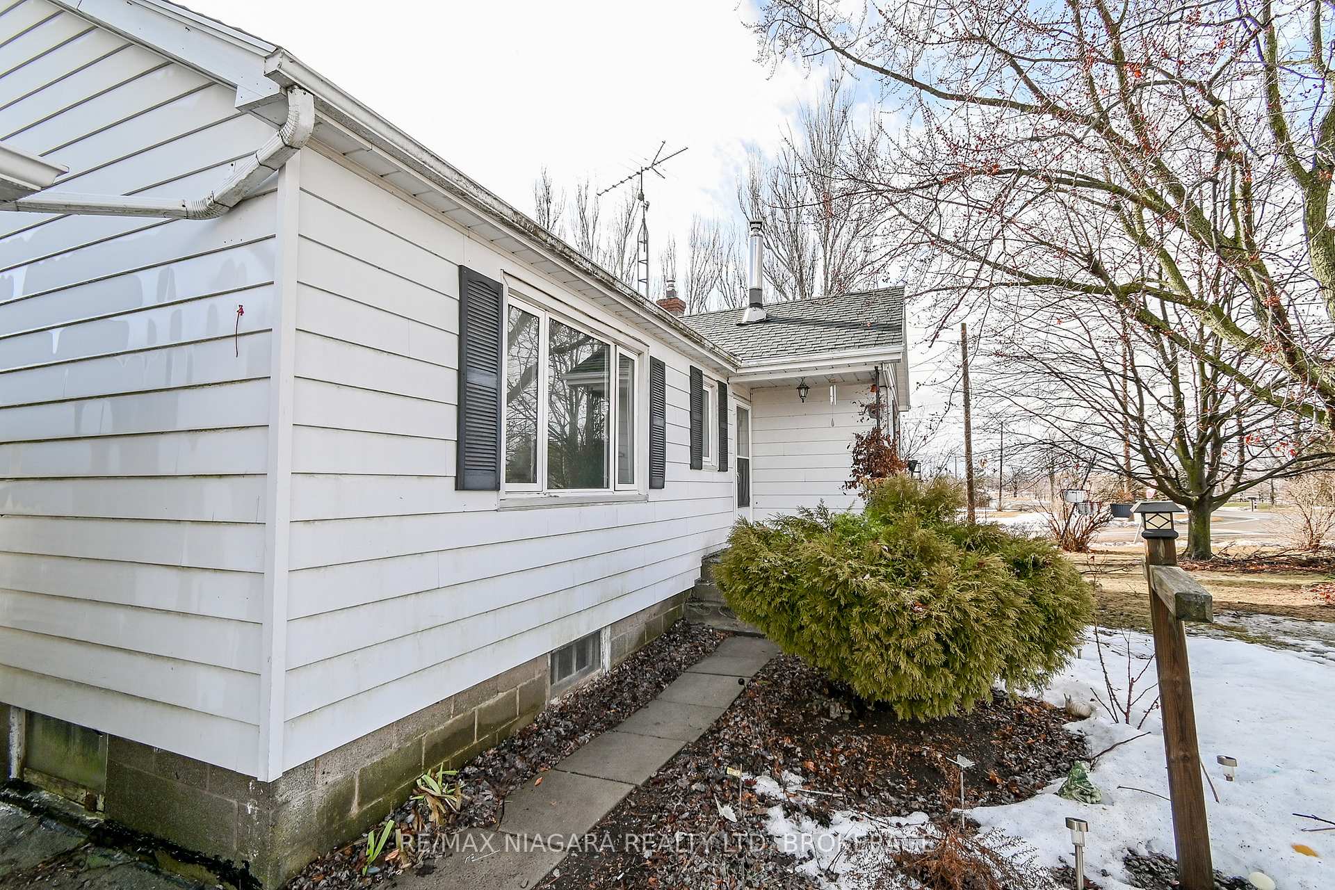 Photo 5 of 7492 Mud Street W, Grimsby, Grimsby Escarpment — HOMEH