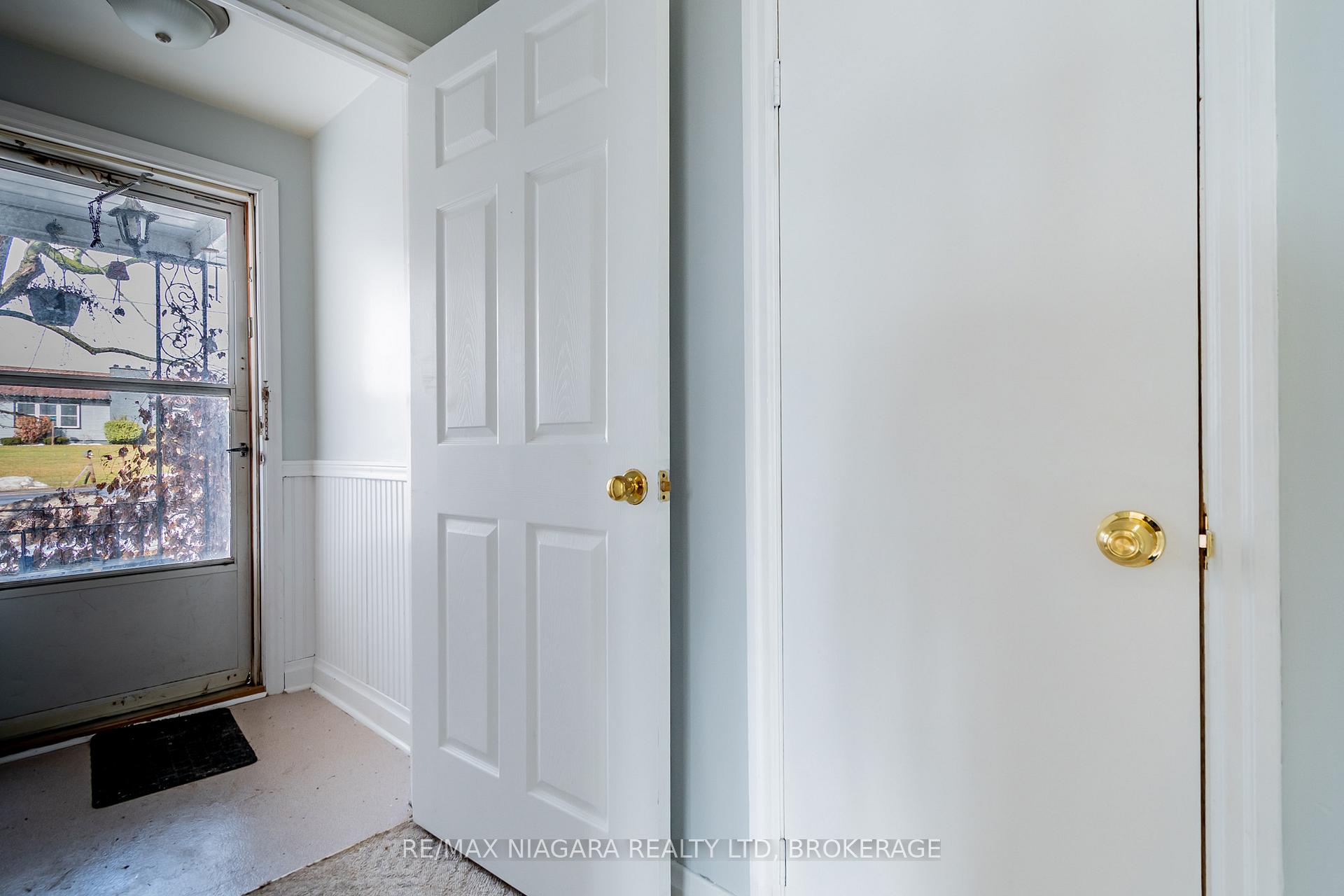 Photo 6 of 7492 Mud Street W, Grimsby, Grimsby Escarpment — HOMEH