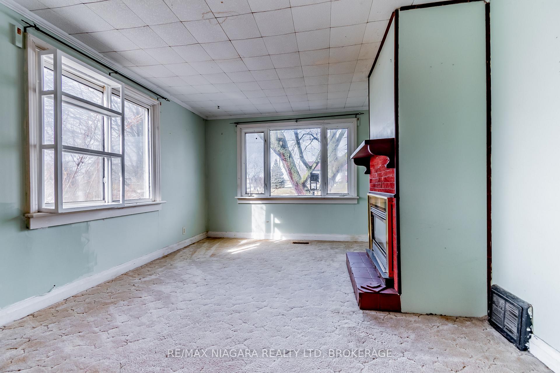 Photo 9 of 7492 Mud Street W, Grimsby, Grimsby Escarpment — HOMEH
