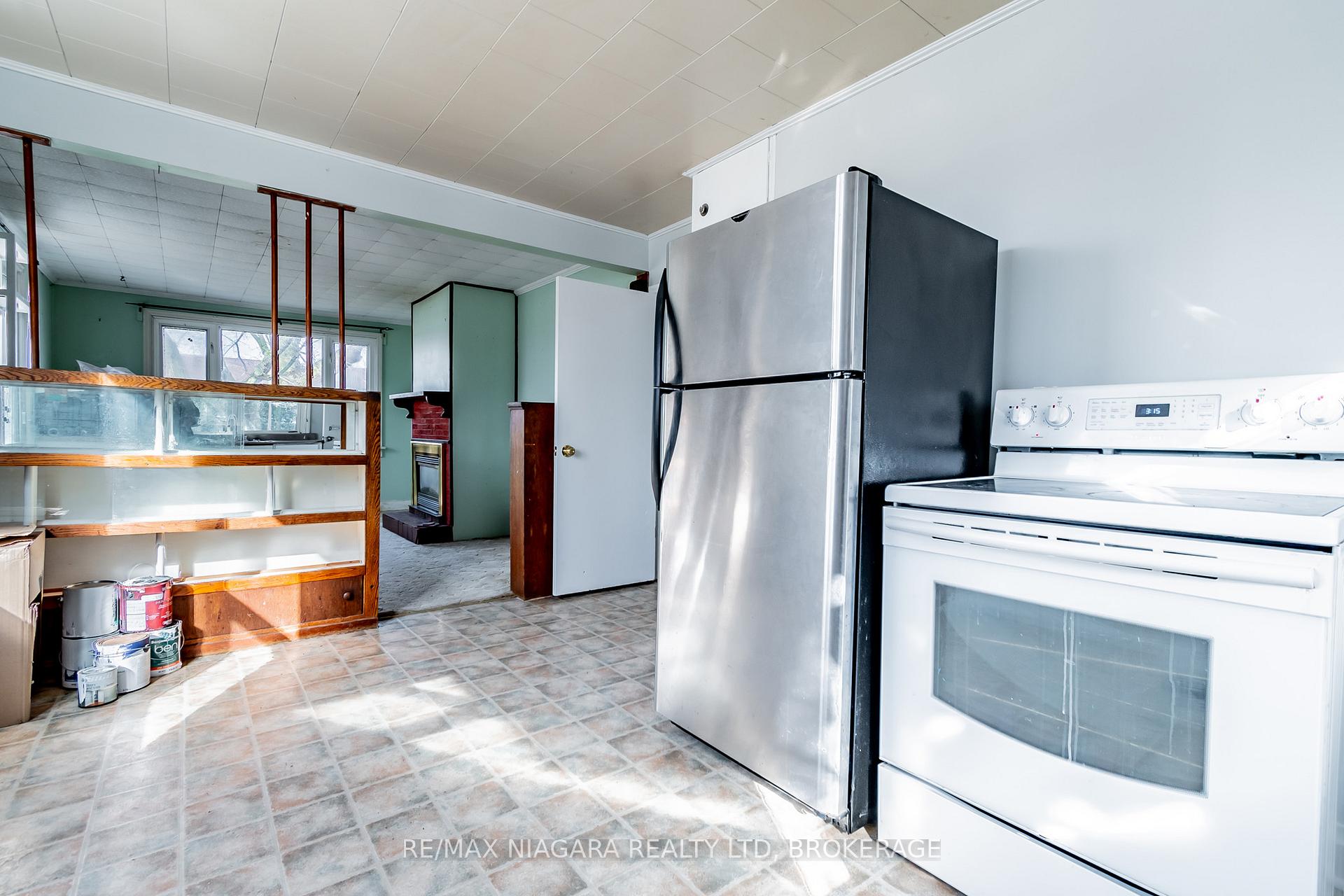 Photo 10 of 7492 Mud Street W, Grimsby, Grimsby Escarpment — HOMEH