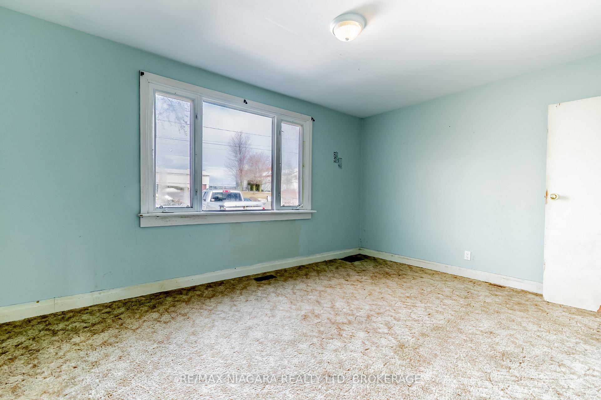 Photo 15 of 7492 Mud Street W, Grimsby, Grimsby Escarpment — HOMEH