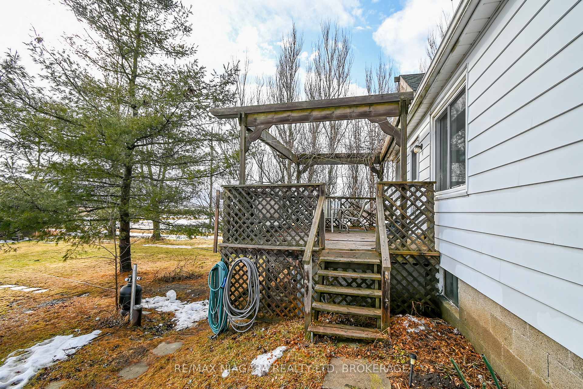 Photo 24 of 7492 Mud Street W, Grimsby, Grimsby Escarpment — HOMEH