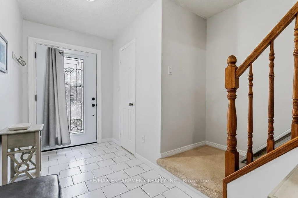 Photo 4 of 12 Meteor Boulevard, Hamilton, Stoney Creek — HOMEH